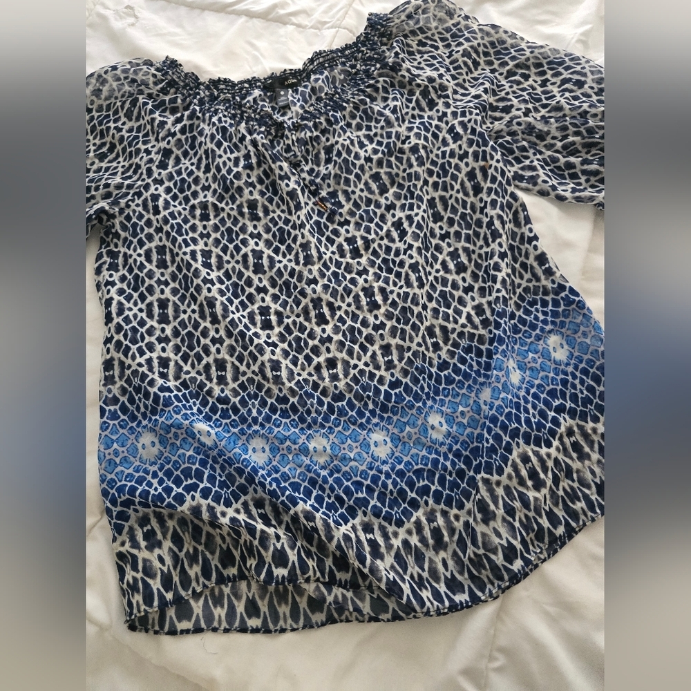 Aqua Puff Sleeve pattern blouse - Picture 5 of 5